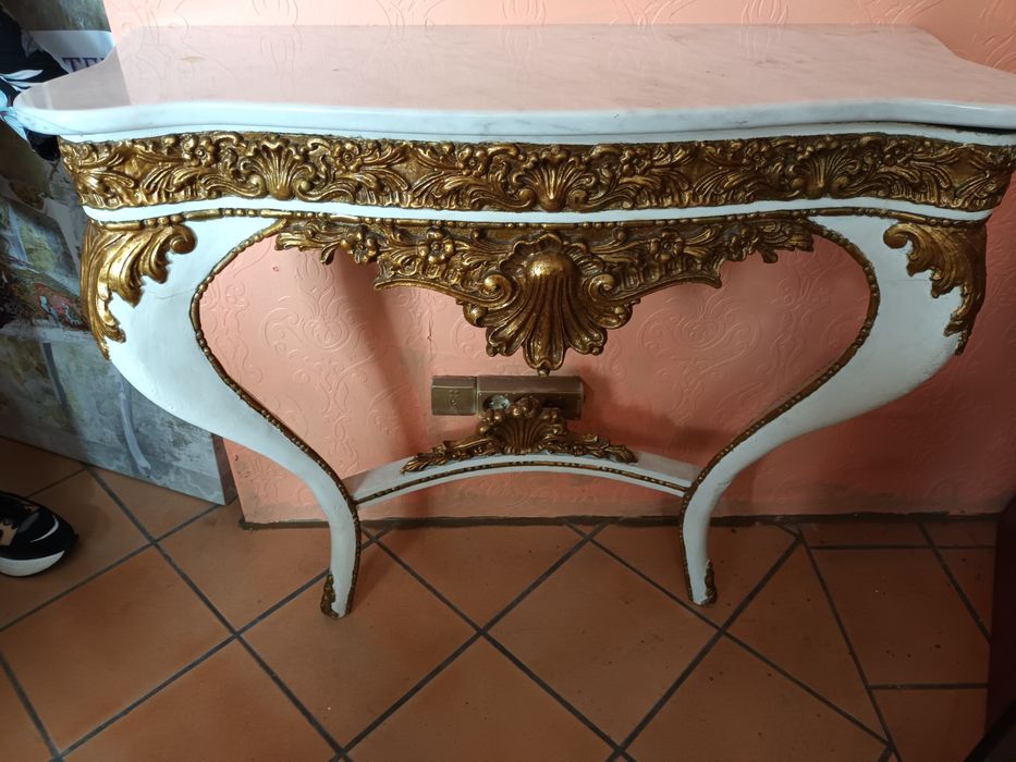 Mesa com Pedra Mármore branca muito antiga
