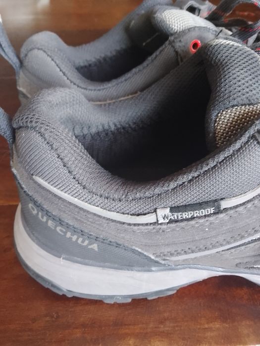 Sapatos de caminhada Quechua impermeáveis rapaz