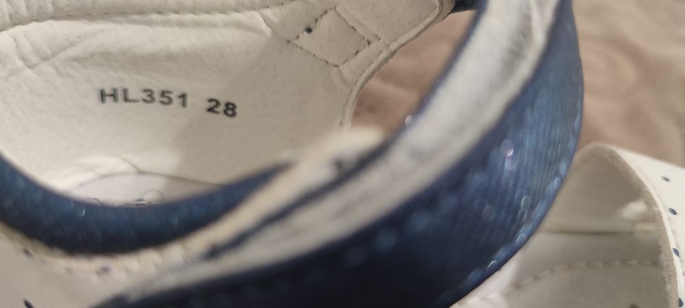 Босоніжки для дівчинки 6-7 років, розмір 28, устілка 17,5 см.