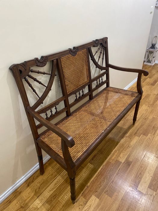 Mesa de jantar tamanho e formato excelente