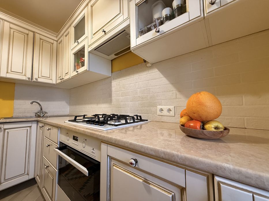 Продам 2-ух ком кв просторную Кирпич Тополь 3 от Созидателя