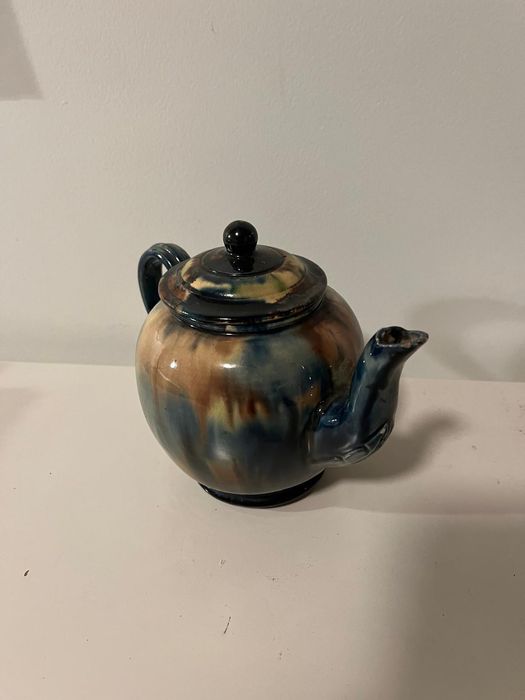 Bule de chá artesanal em cerâmica esmaltada – peça decorativa”