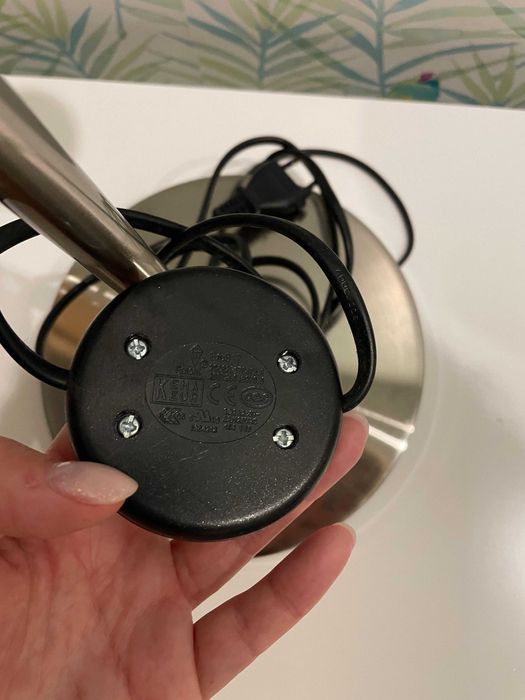 Candeeiro de chão em Metal – Altura justável, Base pesada