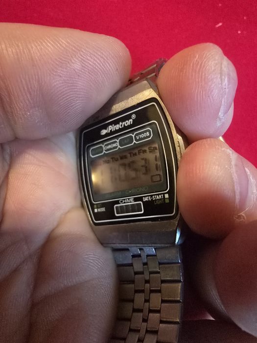 Zegarek elektroniczny Piratron bardzo cieniki