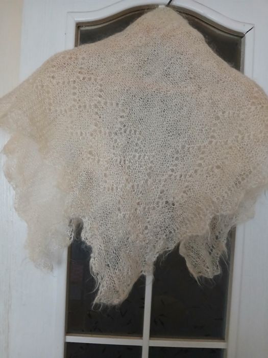 Продам ажурну хустку пухову