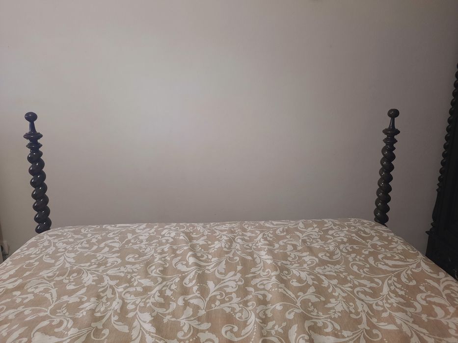 Cama de casal antiga