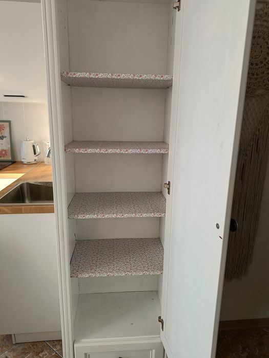 Szafa ubraniowa z dekorem