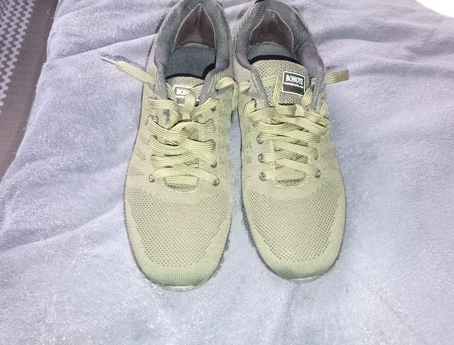 Кросівки чоловічі