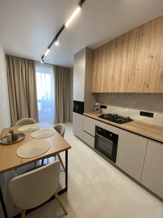 Продам шикарну квартиру з новим ремонтом