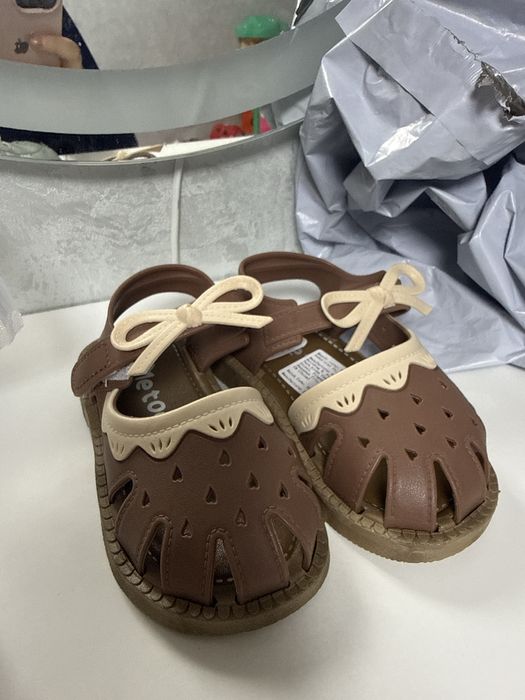 Взуття для дівчинки