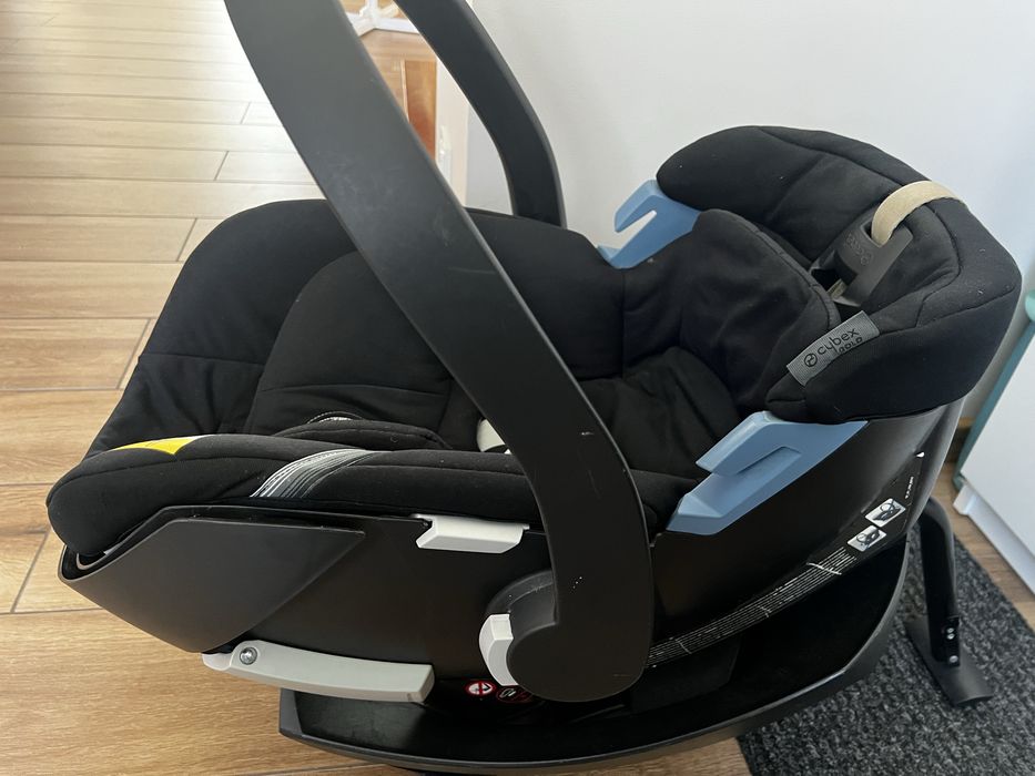 Fotelik firmy cybex dla niemowlaka z bazą