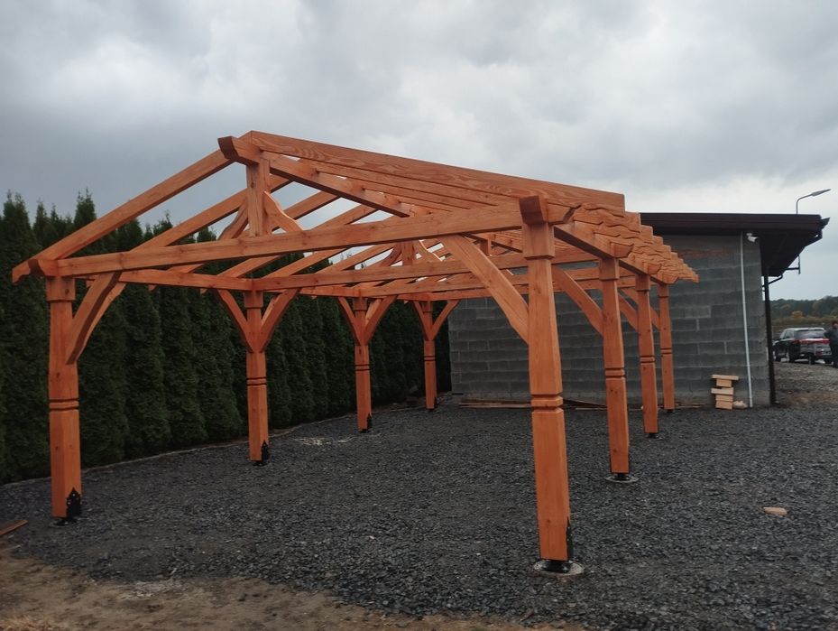 Konstrukcja Wiata na auta carport zdobiona lub gładka