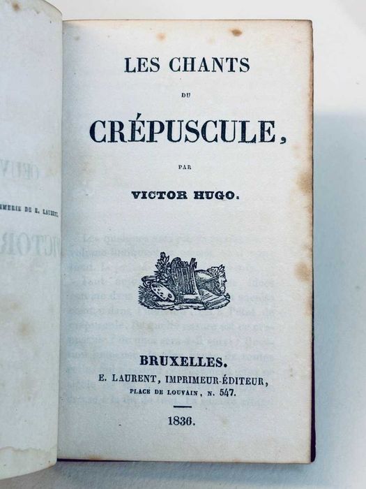 4 volumes de obras famosas de Victor Hugo, em perfeito estado. 1832-40