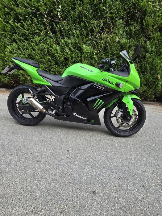 Kawasaki Ninja 250R (EX250K) 2011 – Excelente estado, pronta a circular