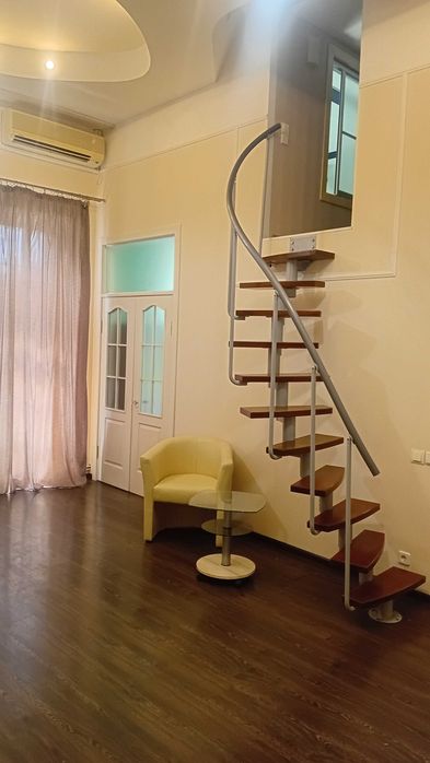 Сдам стильную 4-комн. квартиру в центре. Евроремонт. Газовая автономка