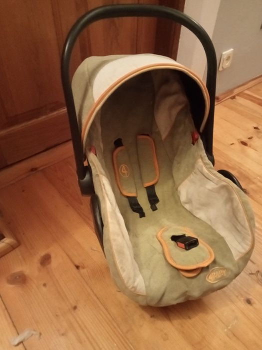 Fotelik samochodowy nosidełko