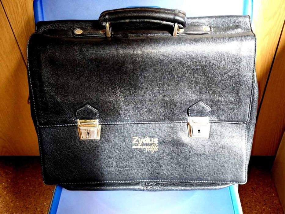 Кожаный портфель дипломат