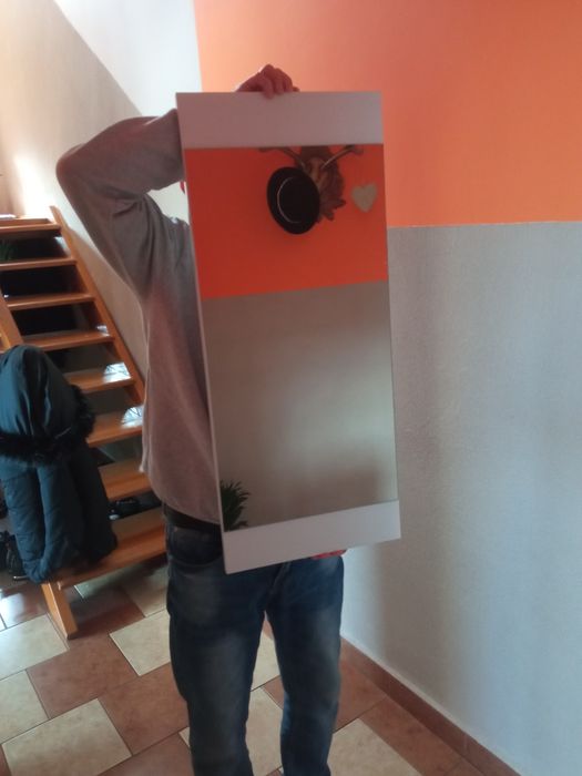 Lustro ścienne .