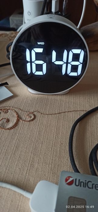 Продам электронные настольные часы