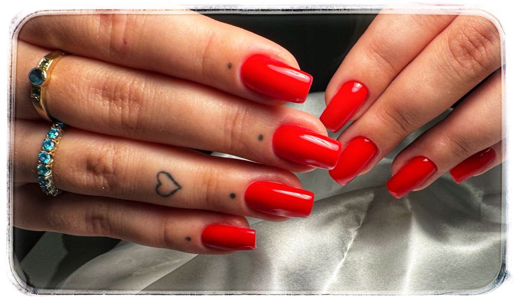 Manicure hybrydowy , pedicure , przedłużanie paznokci