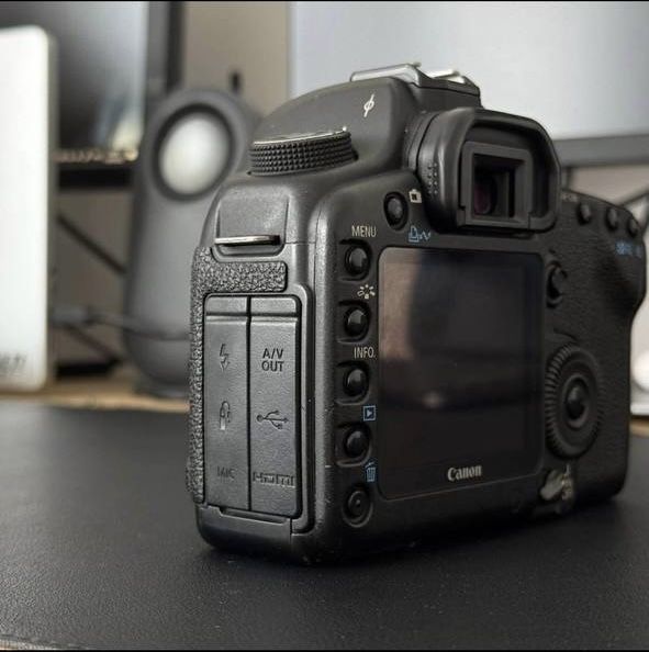 Повнокадрова дзеркальна камера Canon 5d mark 2