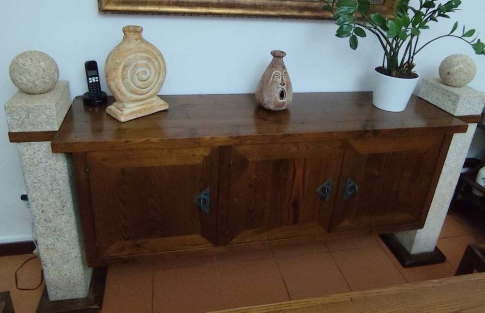 Sala de Jantar em castanho maciço