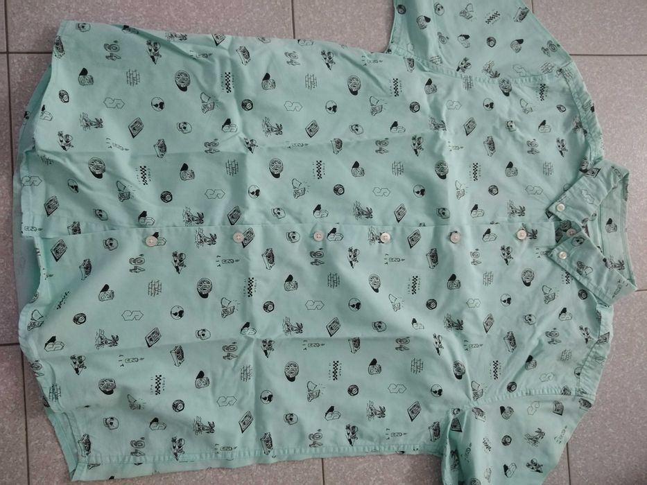 2 camisas com muito pouco uso