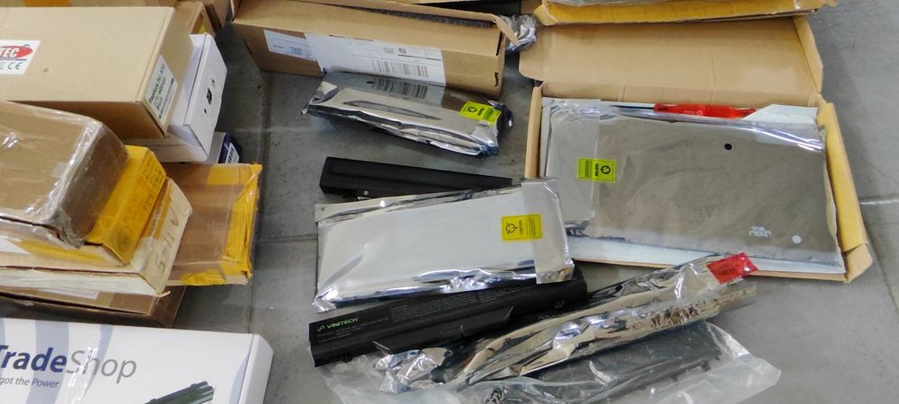 LOTE 70 Baterias P/ Portáteis e Macbook