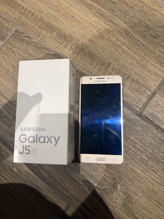 Samsung Galaxy J5 (2016) 16GB золотистий