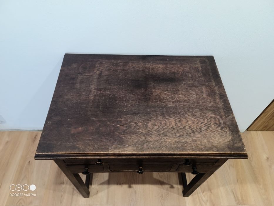 Drewniana komódka stolik