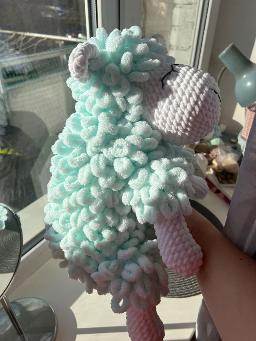 Вʼязана іграшка Баранчик, овечка