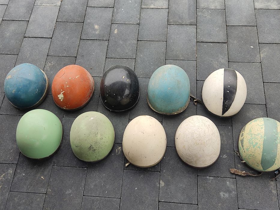 Sprzedam kaski motocyklowe typu orzeszek do renowacji