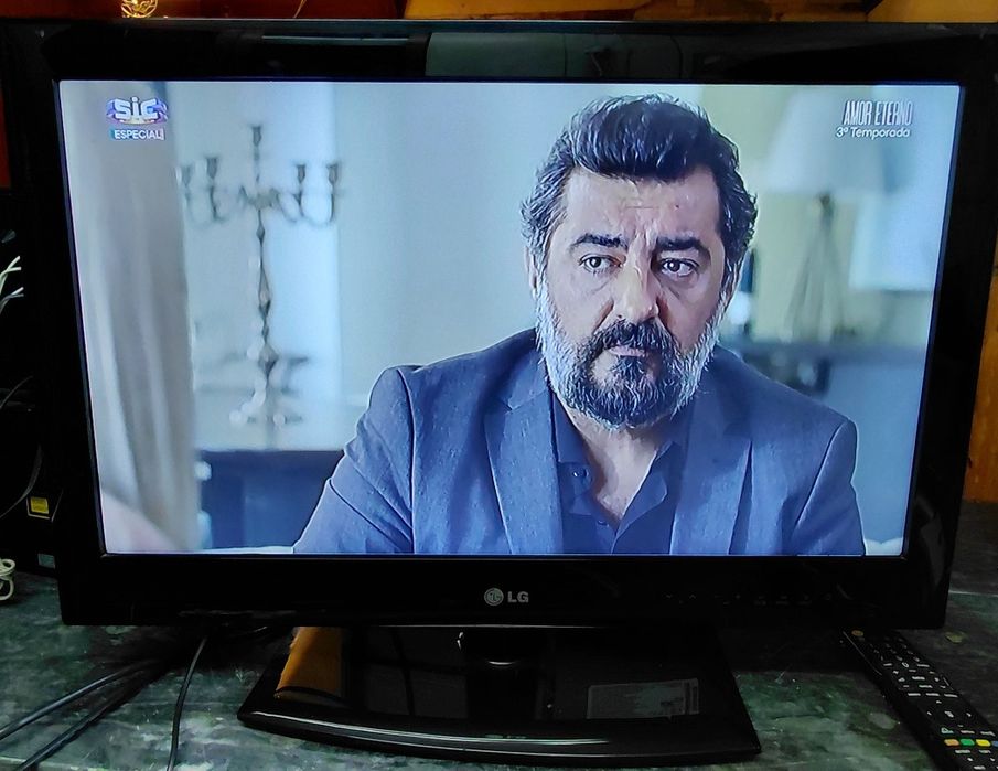 Televisão  LG com 26 polegadas464348406518927361