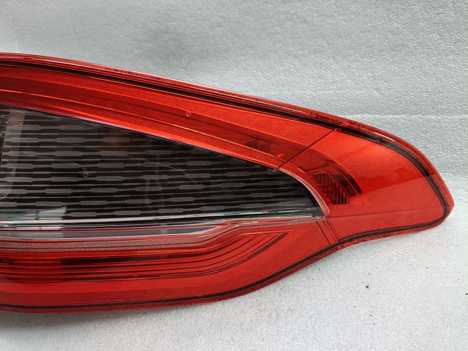 Lampa prawy tył prawa tylna Ford s Max lift karoseryjna