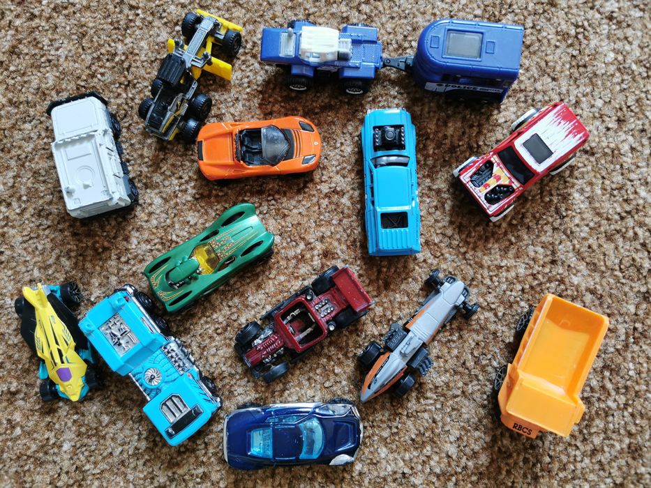 Машинки hot wheels