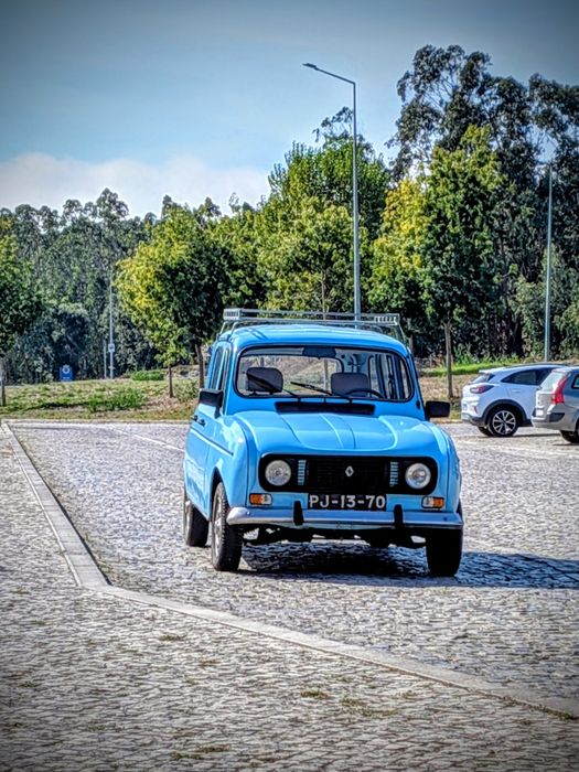 Carro clássico Renault 4L