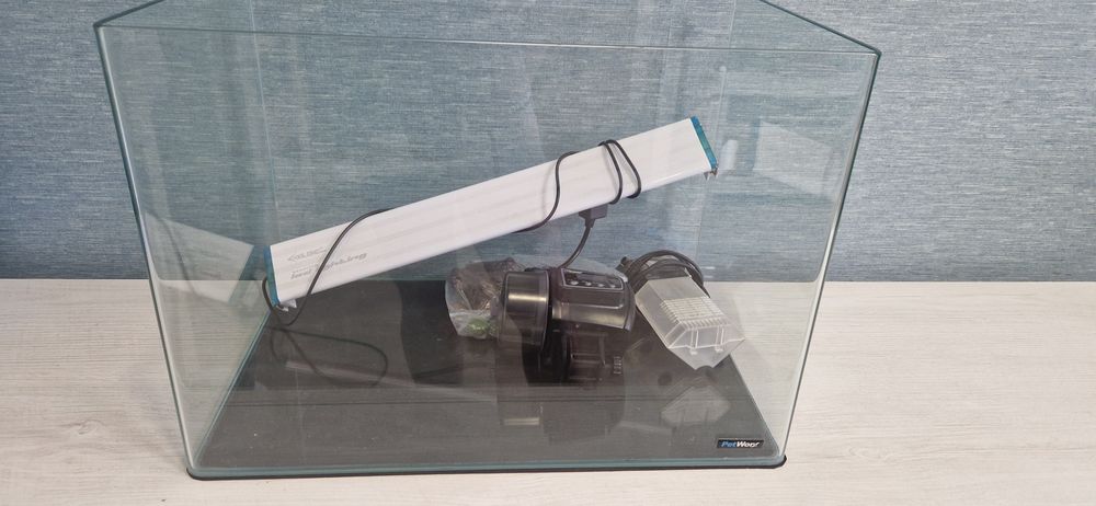 Акваріум 60 літрів.