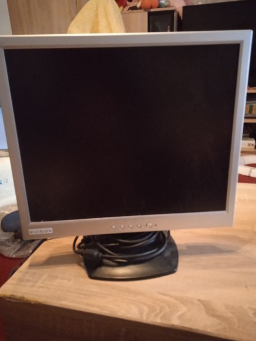 Monitor 17" LCD.