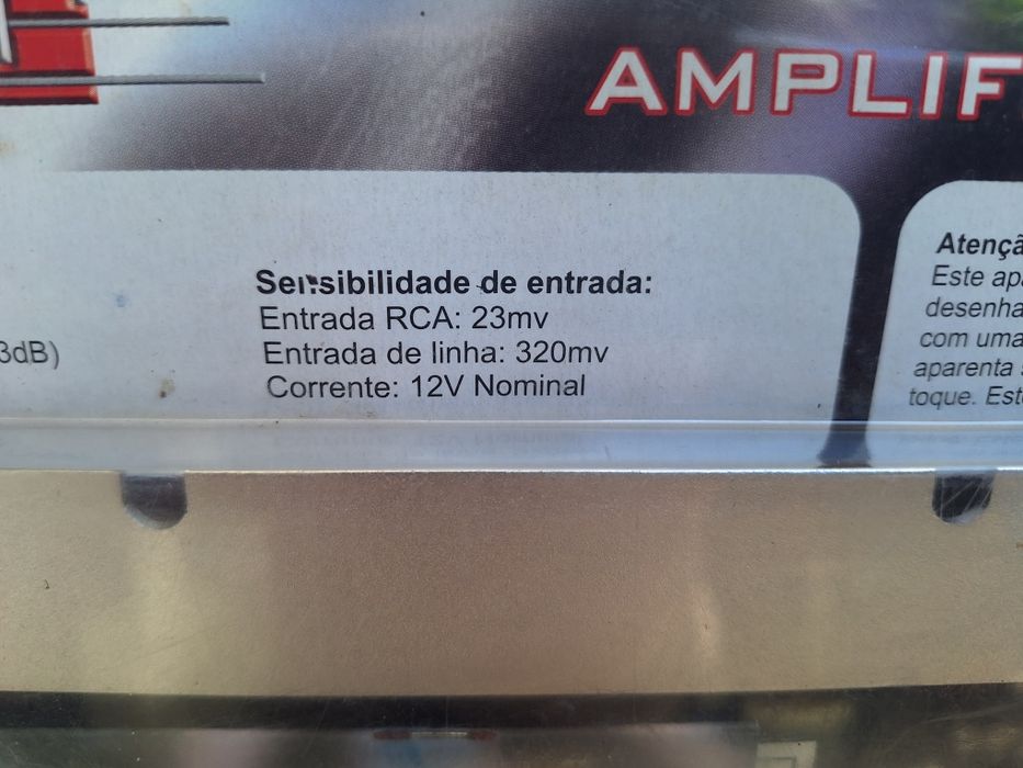 Amplificador auto com 400 W de potência. Novo