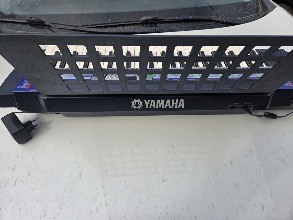 синтезатор Yamaha PSR-74.