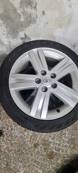 Jantes originais Toyota  com pneus uniroyal