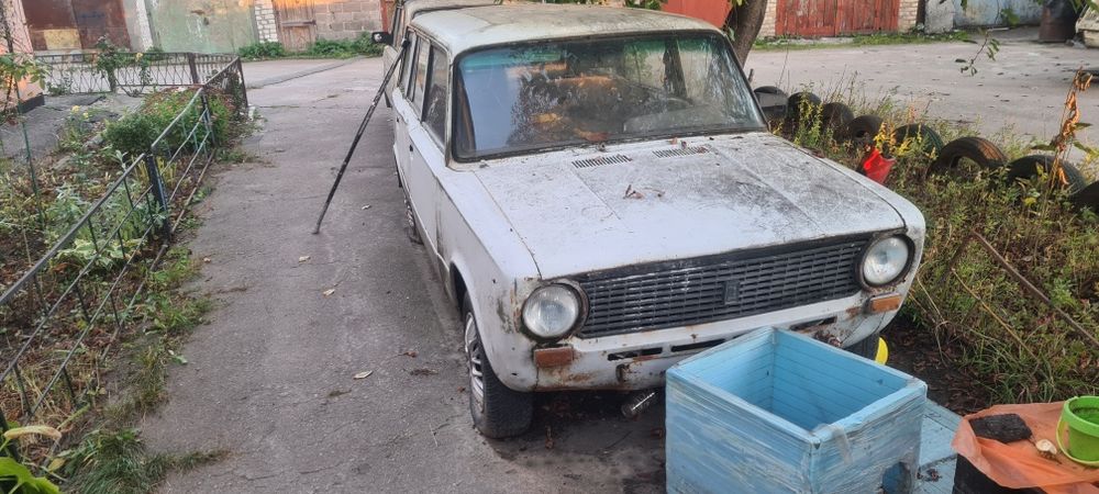 Автомобіль Ваз 2102