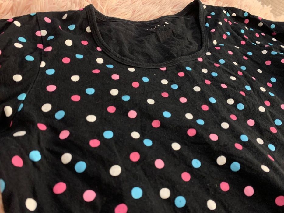 Bluzka czarna z długim rękawem w kropki