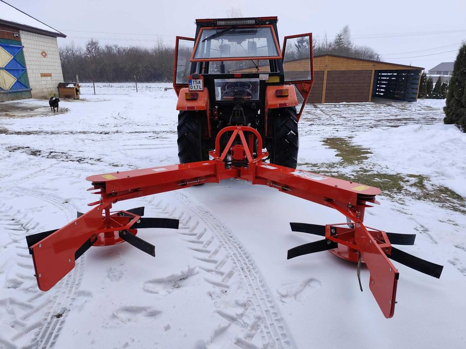 wygarniacz gałęzi na tył wymiatarka dwuwirnikowa