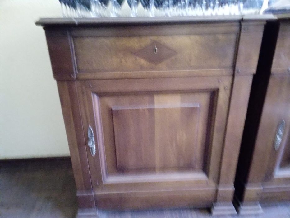 Móveis aparador em nogueira.