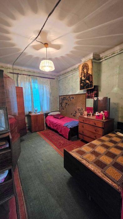 Одноповерховий будинок по вул.Небесної сотні.