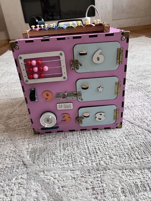 Бізі куб для дівчинки