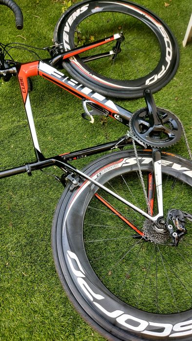 Cube Attain Carbono t56