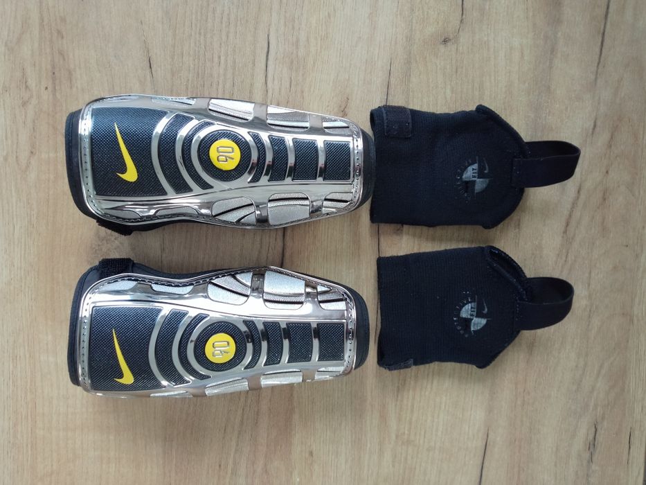 Nike Total 90 ochraniacze piłkarskie retro vintage Football Total90