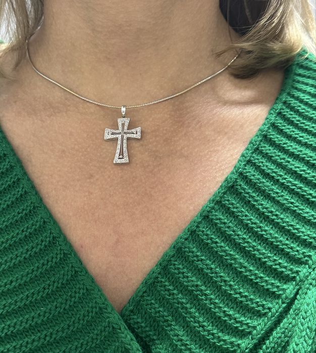 Золотой крестик с бриллиантами